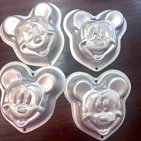 Wilton Disney Mickey Mouse individual cake pans - Picture 1 of 2